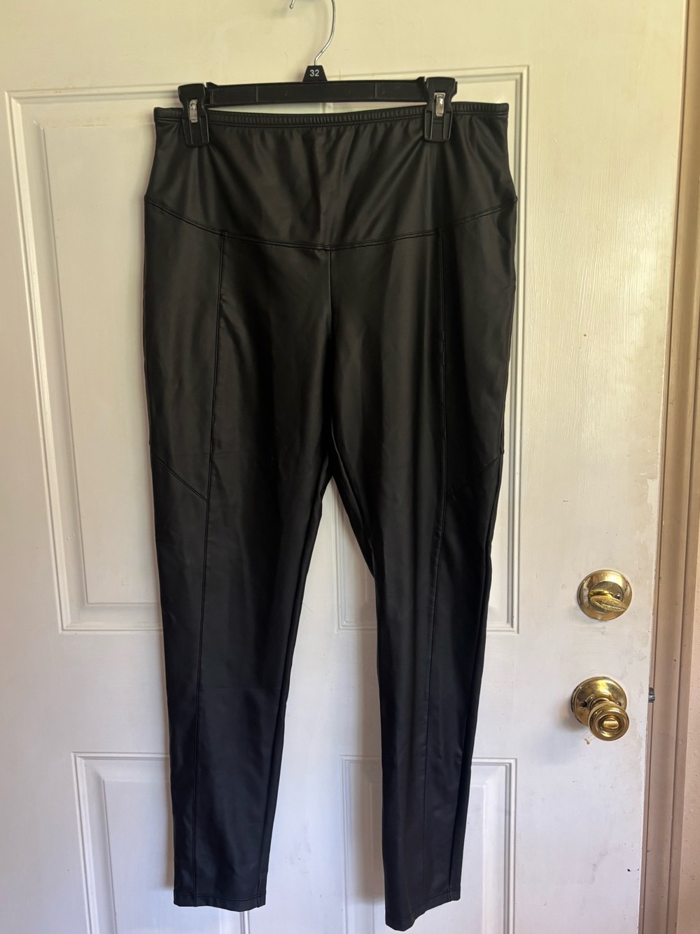 Large Pink Lily Be Extraordinary Black Faux Leather skinny Leggings. In EUC!
